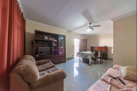 Casa à venda com 260m², 3 quartos e 7 vagas Casa à venda com 260m², 3 quartos e 7 vagasSala