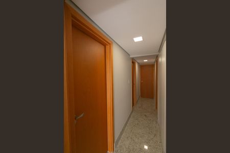 Apartamento à venda com 190m², 4 quartos e 4 vagasCorredor