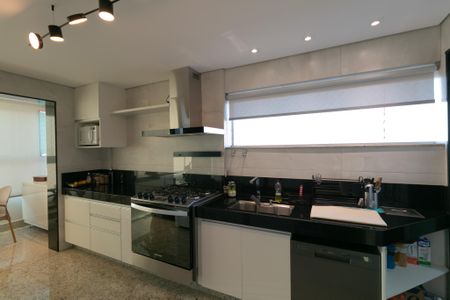Apartamento à venda com 190m², 4 quartos e 4 vagasCozinha