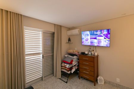 Apartamento à venda com 190m², 4 quartos e 4 vagasSuíte 4