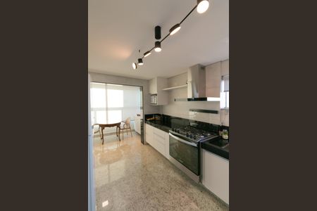 Apartamento à venda com 190m², 4 quartos e 4 vagasCozinha