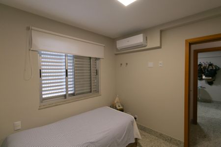 Apartamento à venda com 190m², 4 quartos e 4 vagasSuíte 2