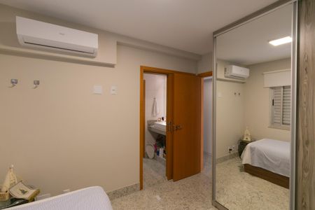Apartamento à venda com 190m², 4 quartos e 4 vagasSuíte 2