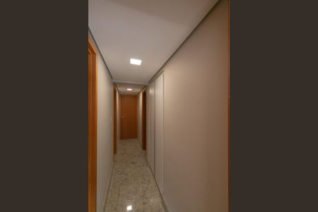 Apartamento à venda com 190m², 4 quartos e 4 vagasCorredor
