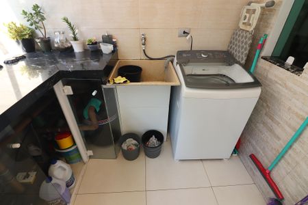 Casa à venda com 220m², 2 quartos e 6 vagasÁrea de Serviço