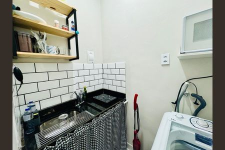 Apartamento à venda com 32m², 1 quarto e sem vaga Apartamento à venda com 32m², 1 quarto e sem vagaCozinha e Área de Serviço