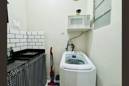 Apartamento à venda com 32m², 1 quarto e sem vaga Apartamento à venda com 32m², 1 quarto e sem vagaCozinha e Área de Serviço