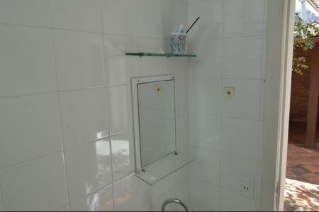 Casa à venda com 377m², 5 quartos e 4 vagas Casa à venda com 377m², 5 quartos e 4 vagasBanheiro de serviço