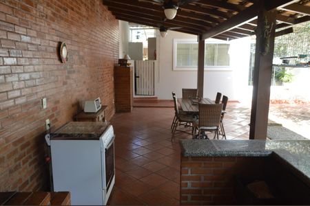 Casa à venda com 377m², 5 quartos e 4 vagas Casa à venda com 377m², 5 quartos e 4 vagasÁrea comum - Churrasqueira 1