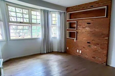 Casa à venda com 377m², 5 quartos e 4 vagas Casa à venda com 377m², 5 quartos e 4 vagasEdícula