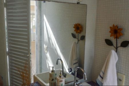 Casa à venda com 377m², 5 quartos e 4 vagas Casa à venda com 377m², 5 quartos e 4 vagasBanheiro da Piscina