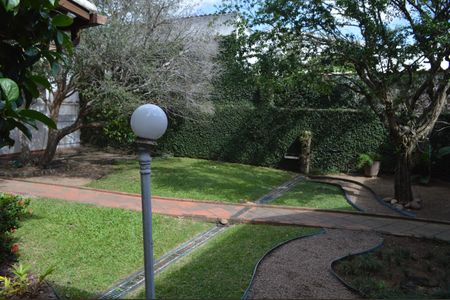 Casa à venda com 377m², 5 quartos e 4 vagas Casa à venda com 377m², 5 quartos e 4 vagasQuintal