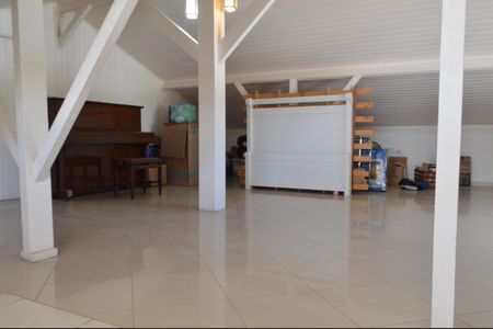 Casa à venda com 377m², 5 quartos e 4 vagas Casa à venda com 377m², 5 quartos e 4 vagasSótão