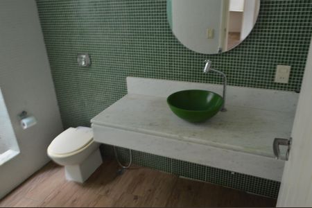 Casa à venda com 377m², 5 quartos e 4 vagas Casa à venda com 377m², 5 quartos e 4 vagasEdícula