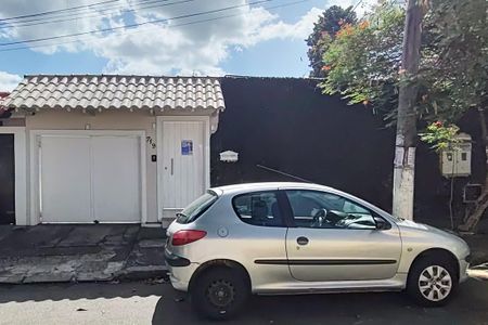 Casa à venda com 377m², 5 quartos e 4 vagas Casa à venda com 377m², 5 quartos e 4 vagasFachada