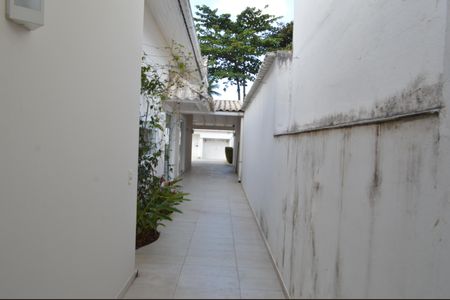Casa à venda com 377m², 5 quartos e 4 vagas Casa à venda com 377m², 5 quartos e 4 vagasGaragem