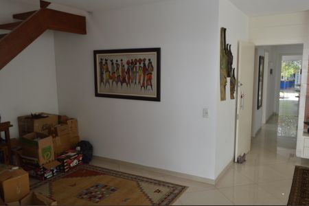 Casa à venda com 377m², 5 quartos e 4 vagas Casa à venda com 377m², 5 quartos e 4 vagasSala