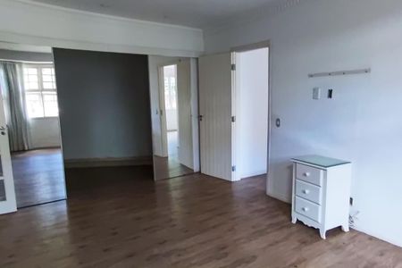 Casa à venda com 377m², 5 quartos e 4 vagas Casa à venda com 377m², 5 quartos e 4 vagasEdícula