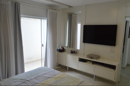 Casa à venda com 377m², 5 quartos e 4 vagas Casa à venda com 377m², 5 quartos e 4 vagasSuíte