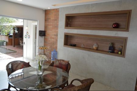 Casa à venda com 377m², 5 quartos e 4 vagas Casa à venda com 377m², 5 quartos e 4 vagasCozinha