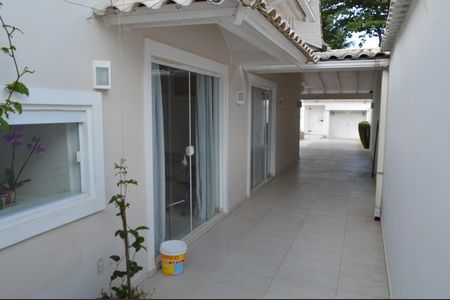 Casa à venda com 377m², 5 quartos e 4 vagas Casa à venda com 377m², 5 quartos e 4 vagasGaragem