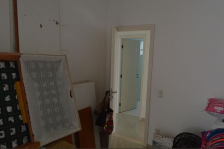 Casa à venda com 377m², 5 quartos e 4 vagas Casa à venda com 377m², 5 quartos e 4 vagasQuarto 1