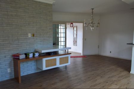 Casa à venda com 377m², 5 quartos e 4 vagas Casa à venda com 377m², 5 quartos e 4 vagasEdícula