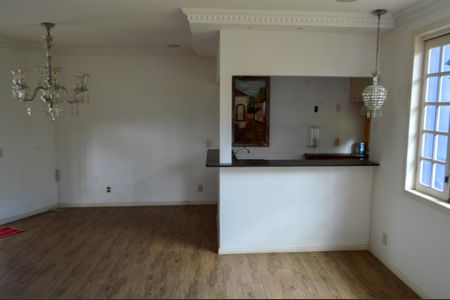 Casa à venda com 377m², 5 quartos e 4 vagas Casa à venda com 377m², 5 quartos e 4 vagasEdícula