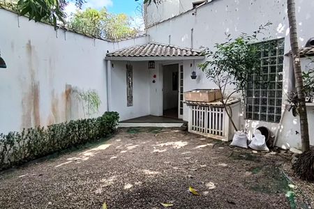 Casa à venda com 377m², 5 quartos e 4 vagas Casa à venda com 377m², 5 quartos e 4 vagasEdícula