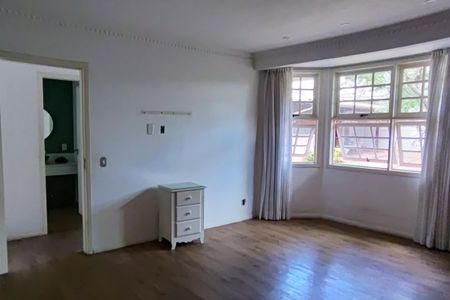 Casa à venda com 377m², 5 quartos e 4 vagas Casa à venda com 377m², 5 quartos e 4 vagasEdícula