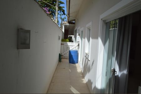 Casa à venda com 377m², 5 quartos e 4 vagas Casa à venda com 377m², 5 quartos e 4 vagasCorredor