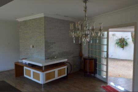 Casa à venda com 377m², 5 quartos e 4 vagas Casa à venda com 377m², 5 quartos e 4 vagasEdícula