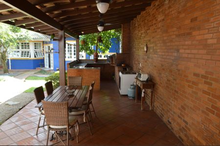 Casa à venda com 377m², 5 quartos e 4 vagas Casa à venda com 377m², 5 quartos e 4 vagasÁrea comum - Churrasqueira 1