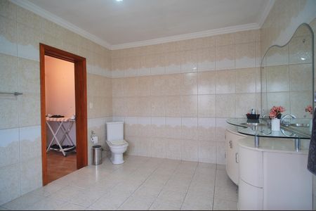 Casa à venda com 320m², 3 quartos e 2 vagasBanheiro da Suíte