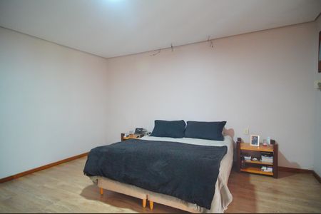 Casa à venda com 320m², 3 quartos e 2 vagasSuíte