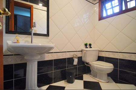 Casa à venda com 320m², 3 quartos e 2 vagasLavabo