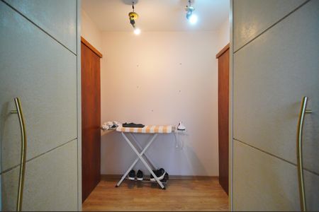 Casa à venda com 320m², 3 quartos e 2 vagasCloset da suíte