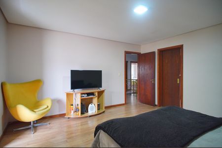 Casa à venda com 320m², 3 quartos e 2 vagasSuíte