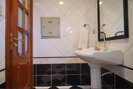 Casa à venda com 320m², 3 quartos e 2 vagasLavabo