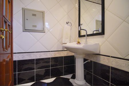 Casa à venda com 320m², 3 quartos e 2 vagasLavabo