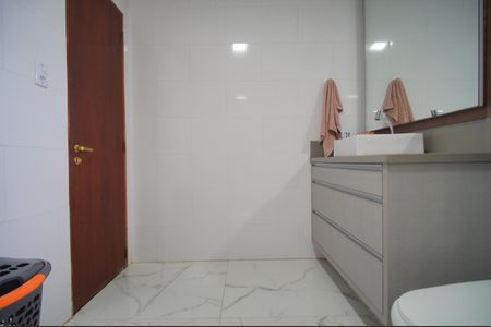 Casa à venda com 320m², 3 quartos e 2 vagasBanheiro