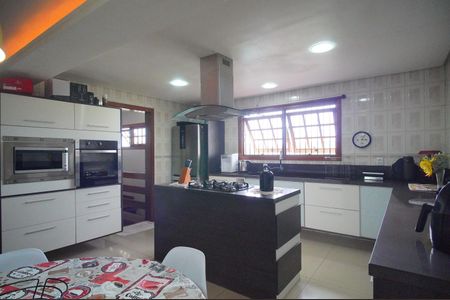 Casa à venda com 320m², 3 quartos e 2 vagasCozinha