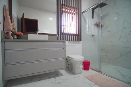 Casa à venda com 320m², 3 quartos e 2 vagasBanheiro