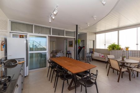 Apartamento à venda com 200m², 4 quartos e 2 vagasCobertura