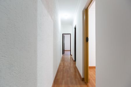 Casa para alugar com 300m², 3 quartos e 2 vagasCorredor 