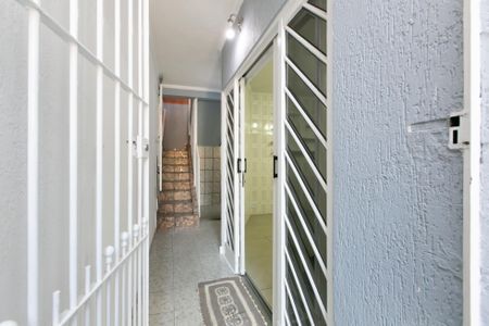 Casa para alugar com 300m², 3 quartos e 2 vagasCorredor - Entrada 
