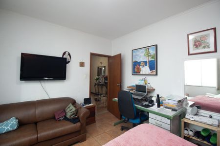 Casa à venda com 240m², 5 quartos e 5 vagas Casa à venda com 240m², 5 quartos e 5 vagasQuarto 2