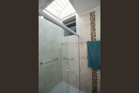 Casa à venda com 240m², 5 quartos e 5 vagas Casa à venda com 240m², 5 quartos e 5 vagasBanheiro da Suíte 1