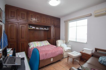 Casa à venda com 240m², 5 quartos e 5 vagas Casa à venda com 240m², 5 quartos e 5 vagasQuarto 2