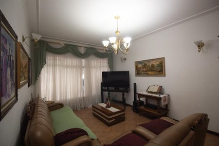 Casa à venda com 240m², 5 quartos e 5 vagas Casa à venda com 240m², 5 quartos e 5 vagasSala